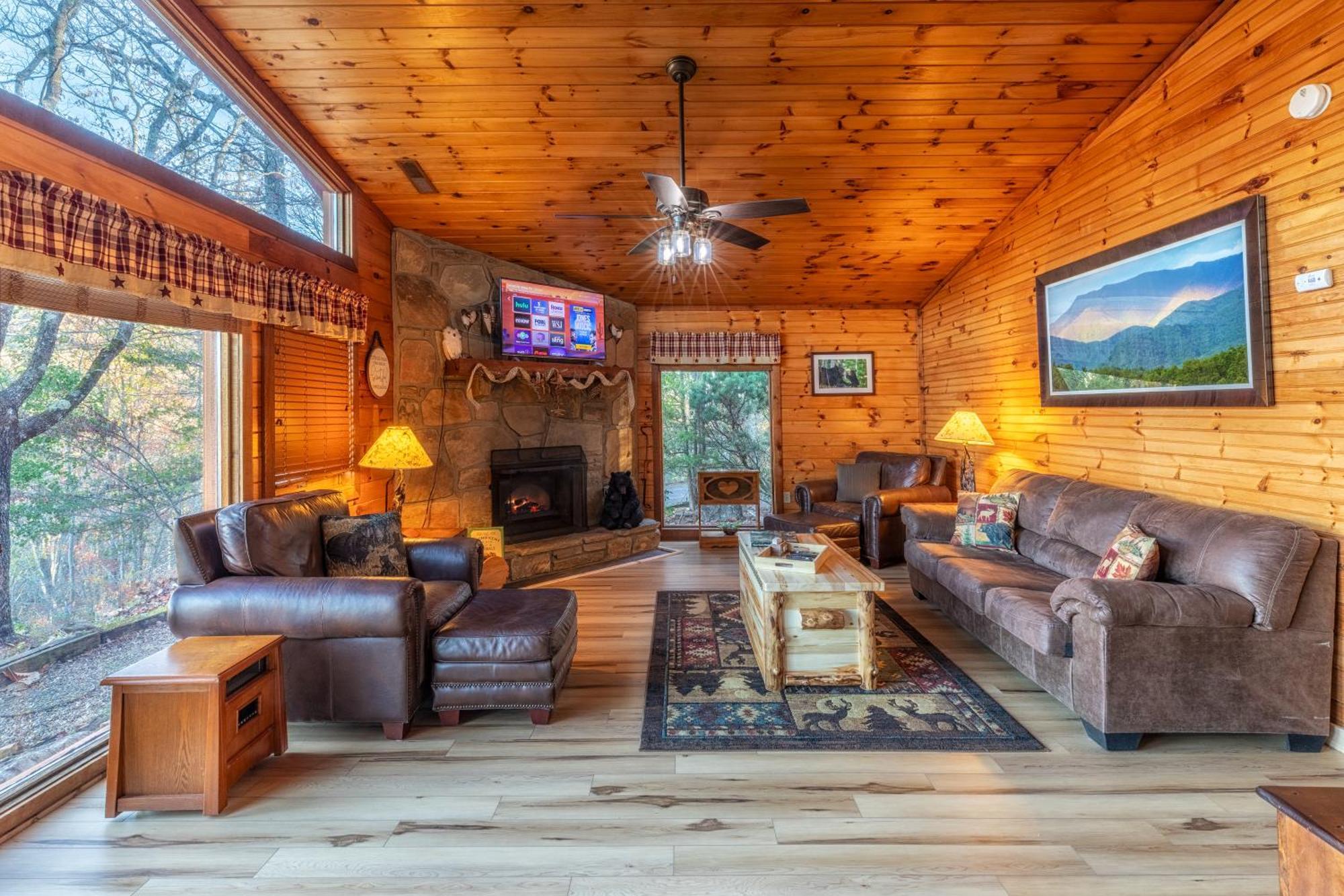 Real Log Cabin With Amazing Views, Hot Tub, Sauna, Games Gatlinburg Kültér fotó