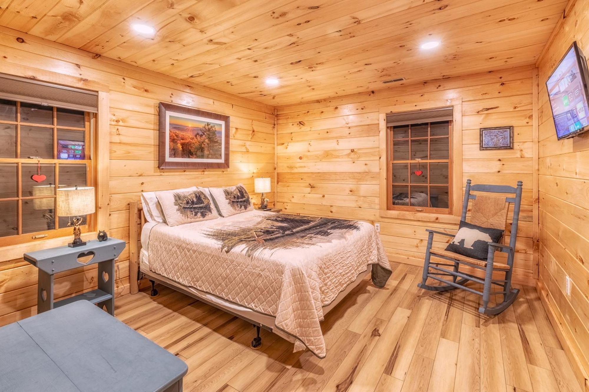 Real Log Cabin With Amazing Views, Hot Tub, Sauna, Games Gatlinburg Kültér fotó