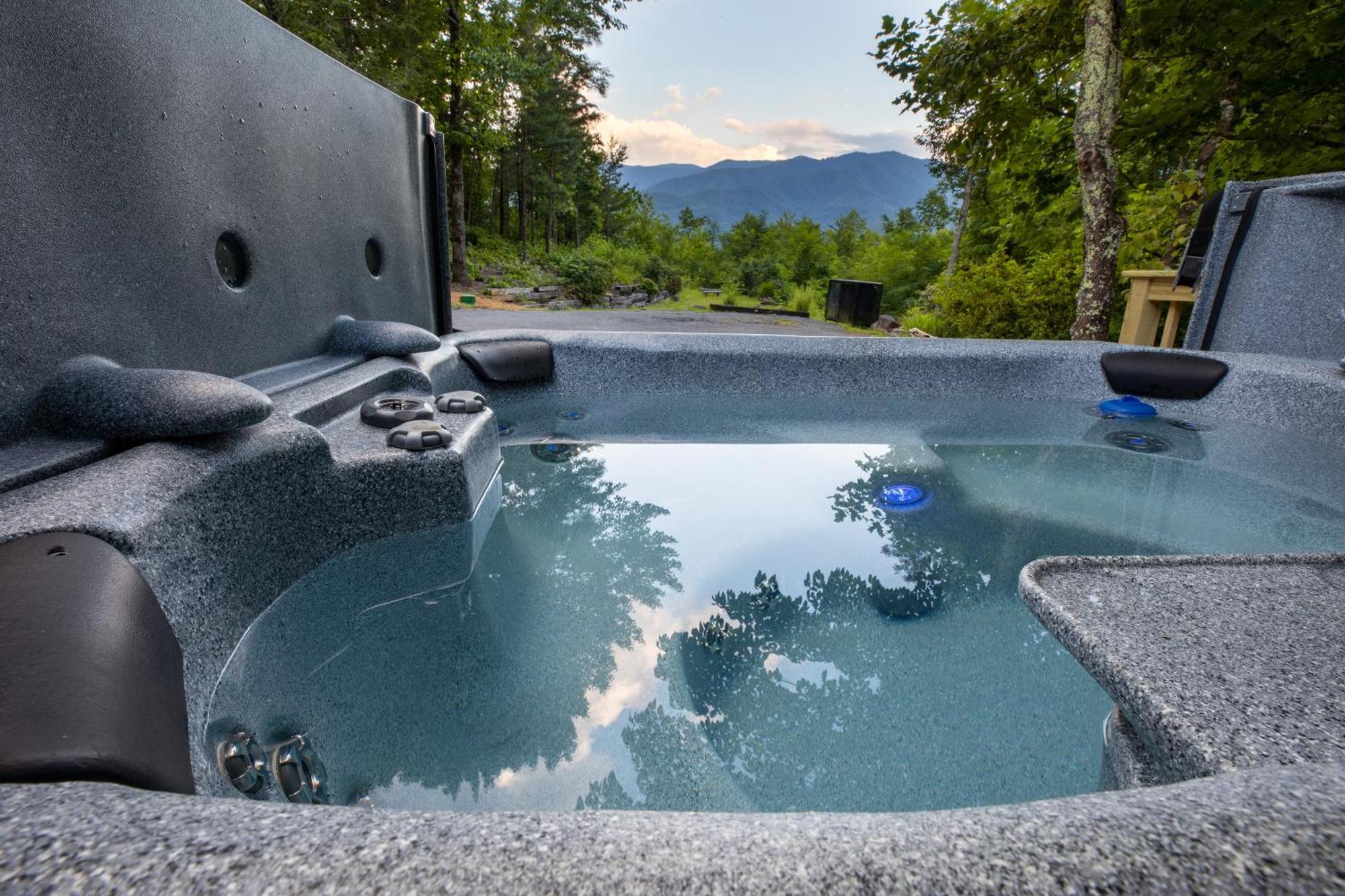 Real Log Cabin With Amazing Views, Hot Tub, Sauna, Games Gatlinburg Kültér fotó