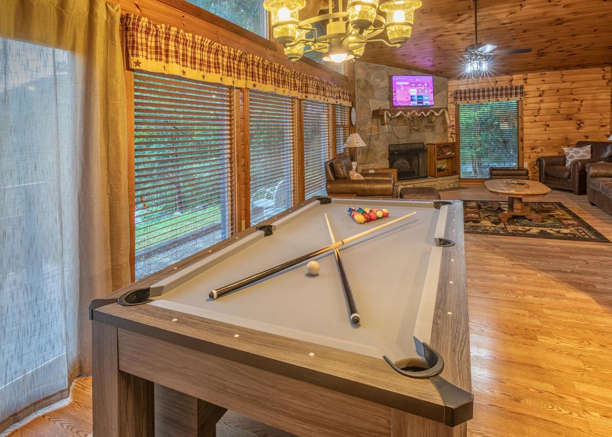 Real Log Cabin With Amazing Views, Hot Tub, Sauna, Games Gatlinburg Kültér fotó