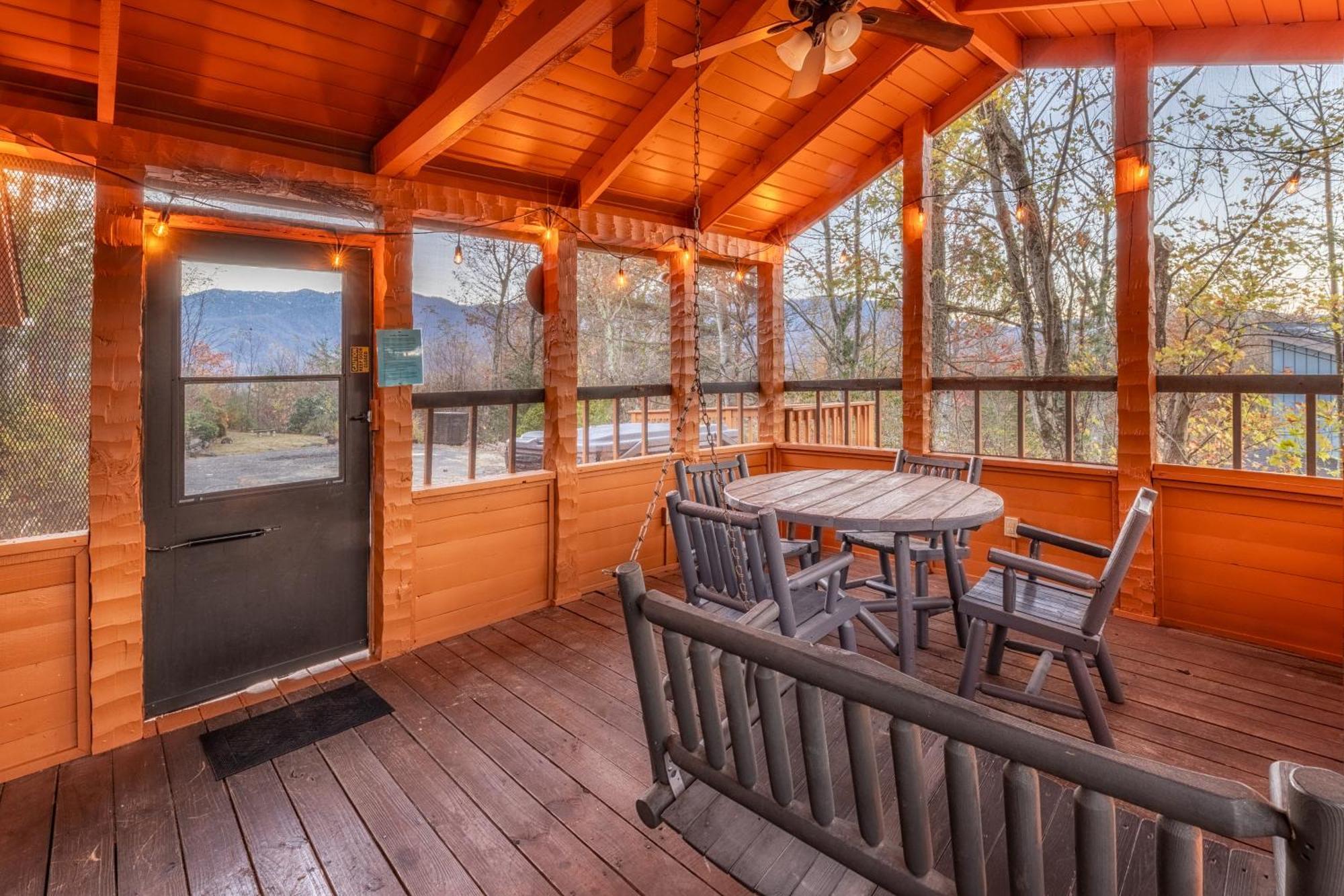 Real Log Cabin With Amazing Views, Hot Tub, Sauna, Games Gatlinburg Kültér fotó