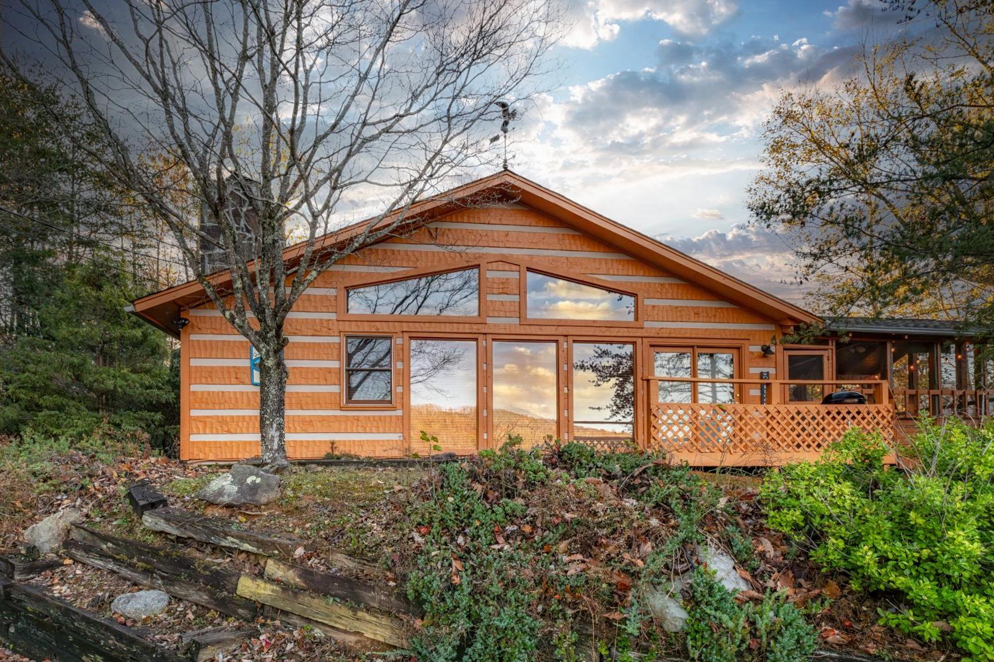 Real Log Cabin With Amazing Views, Hot Tub, Sauna, Games Gatlinburg Kültér fotó
